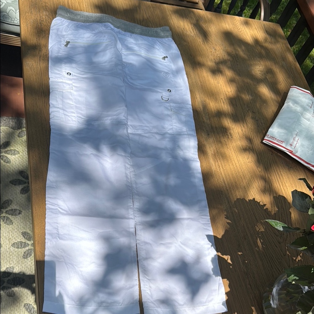 Bogner White Casual Pants with Gray Waistband